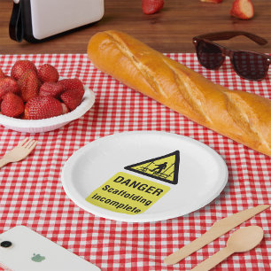 Plato De Papel Aviso de sitio incompleto sobre el andamiaje de pe
