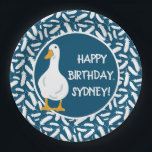 Plato De Papel Azul Ilustracion de pato blanco personalizado<br><div class="desc">Estas placas de fiesta de papel para mensajes personalizados son perfectas para fiestas de cumpleaños con temática de pato y otros eventos especiales. La función es un ilustracion lindo pero realista de un pato blanco con billete naranja y pies contra un fondo azul marino con tu mensaje en divertido letras...</div>