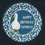 Plato De Papel Azul Ilustracion de pato blanco personalizado<br><div class="desc">Estas placas de fiesta de papel para mensajes personalizados son perfectas para fiestas de cumpleaños con temática de pato y otros eventos especiales. La función es un ilustracion lindo pero realista de un pato blanco con billete naranja y pies contra un fondo azul marino con tu mensaje en divertido letras...</div>