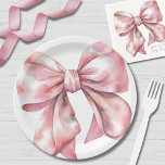 Plato De Papel Baby Shower simple de color rosa<br><div class="desc">Un bonito diseño de placas de papel con un gran arco de color rosa en el centro. Este diseño sencillo, minimalista y elegante es perfecto para una ducha de bebé, un tema de ducha de novia como "Está atando el nudo" o cualquier tema fiesta lindo. El suave arco aporta un...</div>