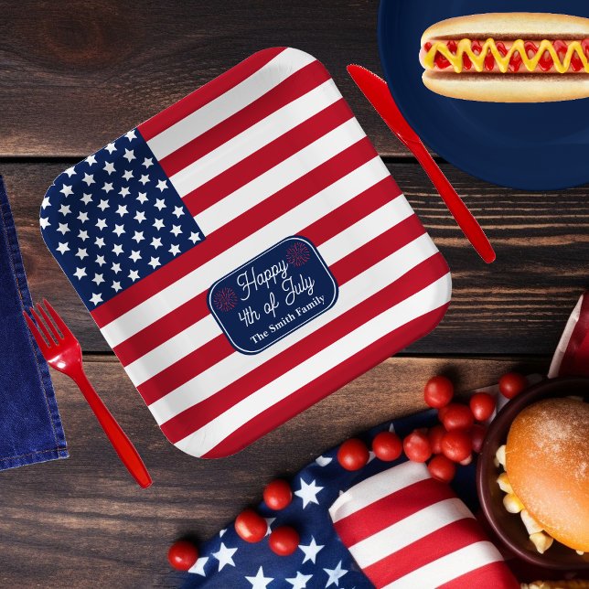Plato De Papel Bandera Patriótica de EEUU Feliz 4 de julio, nombr (Red, White and Blue Patriotic U.S. Flag "Happy 4th of July" Family Name Paper Plate)