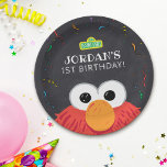 Plato De Papel Barrio Sésamo | Elmo Birthday Chalkboard<br><div class="desc">Estos alegres platos de papel presentan el estilo Elmo de Plaza Sésamo en un ambiente de tiza con globos de colores, estrellas y decoraciones festivas. El vibrante diseño aporta diversión y encanto a cualquier celebración de cumpleaños temática de Elmo, haciéndolos perfectos para servir aperitivos o golosinas. Personalizable para un toque...</div>