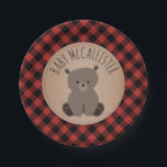 Plato De Papel Bear Cub Lumberjack Plaid Baby Shower<br><div class="desc">Placas de papel para la ducha para bebés con el ilustracion de un cachorro de oso bebé con un fondo rojizo y negro de leñador.</div>
