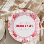 Plato De Papel Berry Sweet Pink Coquette Baby Shower<br><div class="desc">Aumente la experiencia de comer en la ducha de bebé con nuestras planchas de papel Baby Shower Berry Sweet Strawberry. Diseñados para complementar la temática fiesta, estos encantadores platos no sólo le dan un toque de color a la mesa, sino que también infunden cada comida con la irresistible dulzura de...</div>