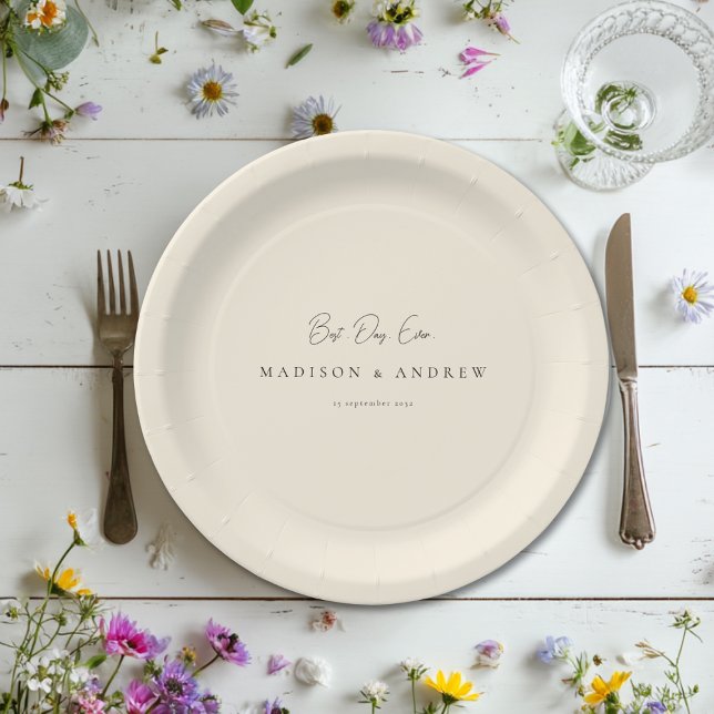 Plato De Papel BEST DAY EVER! Modern Minimal Beige Wedding (BEST DAY EVER! Modern Minimal White Wedding Paper Plates with your Name and date.)