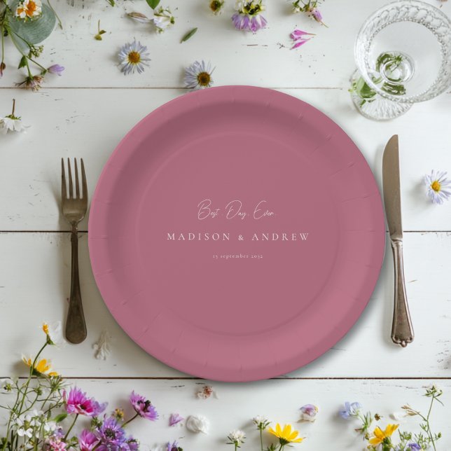 Plato De Papel BEST DAY EVER! Modern Minimal Berry Wedding (BEST DAY EVER! Modern Minimal Wedding Paper Plates with your Name and date.)