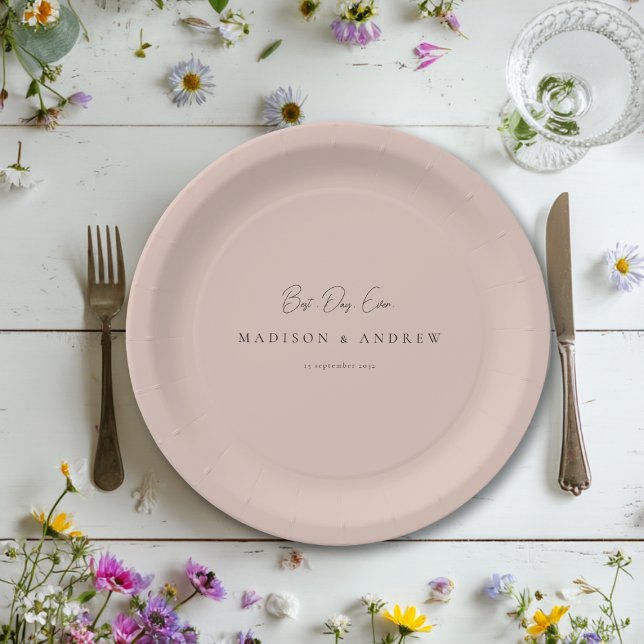 Plato De Papel BEST DAY EVER! Modern Minimal Dusty Rose Wedding (BEST DAY EVER! Modern Minimal White Wedding Paper Plates with your Name and date.)