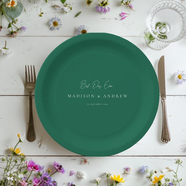 Plato De Papel BEST DAY EVER! Modern Minimal Green Wedding (BEST DAY EVER! Modern Minimal Green Wedding Paper Plates with your Name and date.)
