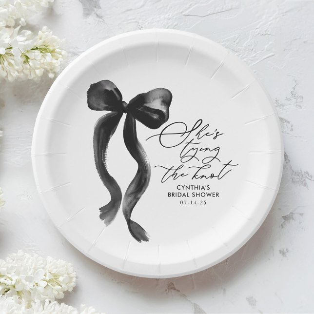 Plato De Papel Black Bow está atando la ducha nupcial (She's tying the Knot Black Bow Bridal Shower Plates)