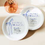Plato De Papel Blue Bow Shes Tying Knot Bridal Shower<br><div class="desc">Bow Azul Shes Tying The Knot Bridal Shower Paper Plates Esta hermosa plancha de papel de ducha de novia azul Bow presenta una proa pintada a mano con tipografía moderna. ¡Una manera perfecta de acentuar tu día especial! Los colores del texto y del fondo son editables >>> Pulse el botón...</div>