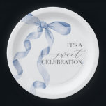 Plato De Papel Blue Coquette Bow Chica Birthday Party Decoración<br><div class="desc">¡Eleva tu cumpleaños con esta decoración Fiesta Coquette Blue Bow! Este diseño atemporal añade un toque de elegancia y encanto a cualquier evento, con un arco muy bien hecho y adornado con delicados tonos azules. Esta colección impresionará a sus invitados y creará recuerdos duraderos y será perfecta para añadir un...</div>