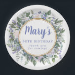 Plato De Papel Blue White Floral 80th Birthday Party<br><div class="desc">Las rosas blancas y las flores azules crean un marco floral bonito y elegante. El nombre de la mujer de cumpleaños está escrito en un gran tipo de letra azul. 80 Aniversario y le siguen los sentimientos de agradecimiento. También están en azul. Un marco dorado doble define el interior del...</div>