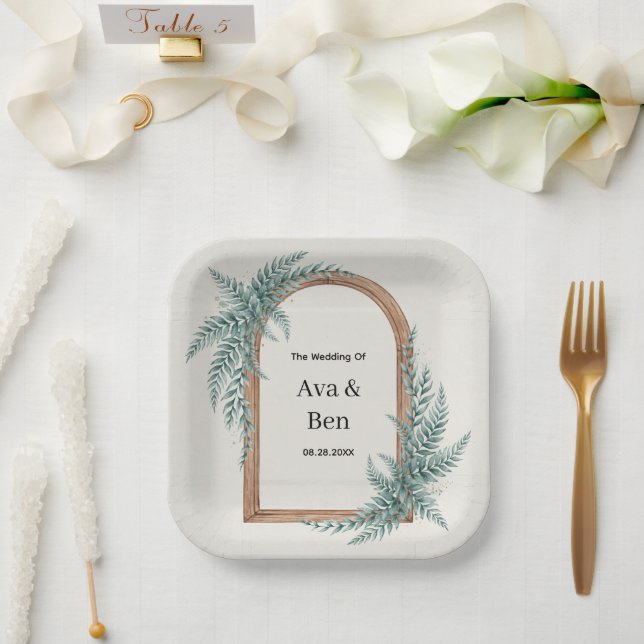 Plato De Papel Boda con arco de madera y follaje de helecho (Boda)