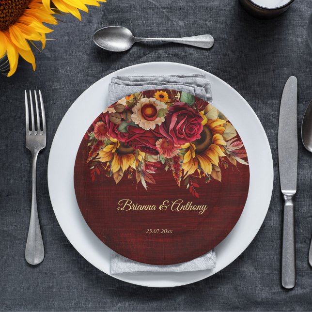 Plato De Papel Boda de girasol  burgundy monograma impreso (Fall sunflower wedding burgundy monogram printed paper plates personalized wedding decor)