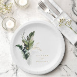 Plato De Papel Boda de oro de color de agua tropical Foliage<br><div class="desc">Esta placa de papel boda presenta un follaje tropical de color agua verde con acentos de hojas de oro. Es perfecto para una boda de playa o destino. Se puede cambiar el color de fondo. >>> Vea toda la colección >> https://www.zazzle.com/collections/tropical_foliage_gold_collection-119316977990783186</div>