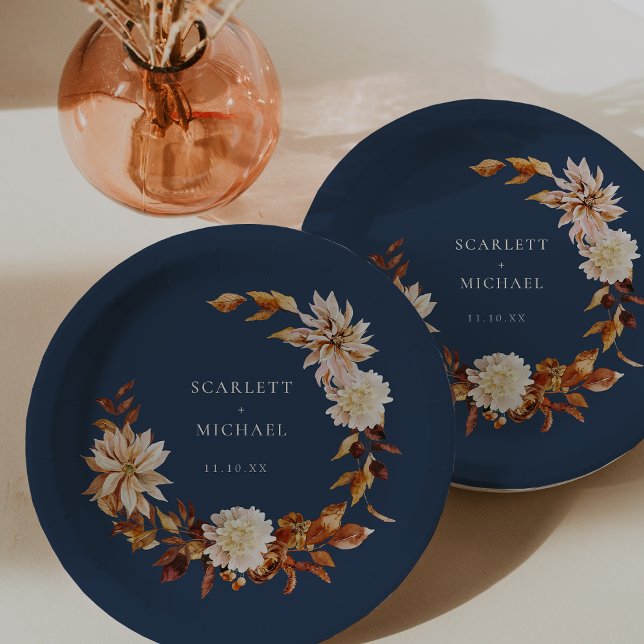Plato De Papel Boda de Otoño Azul Marino (Navy Blue Autumn Floral Wedding Paper Plates by Painted Paperie
)