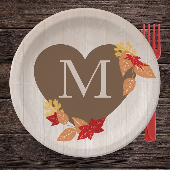 Plato De Papel Boda de otoño con monograma o Desayuno nupcial (Fall Leaves Monogram Heart Paper Plates for Fall in Love Bridal Shower or Fall Wedding)