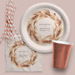 Plato De Papel Boda de pasto bohemio-natural pampas moderno<br><div class="desc">Platos modernos bohemios naturales pampas pasto día de boda fiestas. Impresionante texto elegante de guión y en follaje botánico de tendencia. En el color de fondo de barro de roya de tendencia.</div>