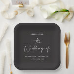 Plato De Papel Boda de tipografía negra de escritura informal mod<br><div class="desc">Elegante diseño elegante de escritura tipografía boda. Diseño moderno y minimalista. Se puede personalizar el color monocromo blanco y negro.</div>