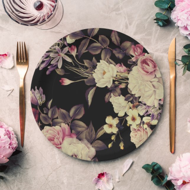 Plato De Papel Boda floral romántico negro (This pretty vintage look floral wedding paper plate is perfect for a wedding or special occasion.)