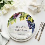 Plato De Papel Bodega de viñedos ducha de novia estampada<br><div class="desc">Bodega de viñedos jardín de verano ducha de novias monograma placas de papel impreso plantilla vajilla personalizada decoración de mesa de viñas con temática de vino de novia confituras de uvas y viñedos verano bodega ducha de novia tema</div>