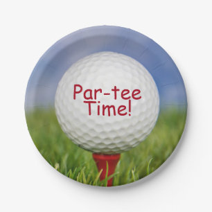 Plato De Papel bola de golf en tee rojo en césped
