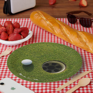 Plato De Papel Bola de Golf Junto al Hoyo en Césped Verde del Cam