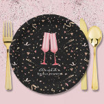 Plato De Papel Brunéi y Bubbly Bridal Shower Black<br><div class="desc">Dos flautas de cristal rosa sobre un fondo negro con confeti rosa y dorado,  estos platos de papel son perfectos para un brunch con ducha de novia y temática burbujeante. COINCIDIENDO elementos de nuestra colección.</div>