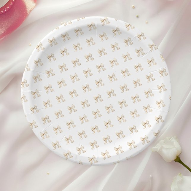 Plato De Papel Brunéi y Bubbly Champagne Bow Bridal Shower (Brunch and Bubbly Champagne Bow Bridal Shower Paper Plates on a table with a white rose.)
