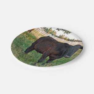 Plato De Papel Buey de Angus en campos verdes