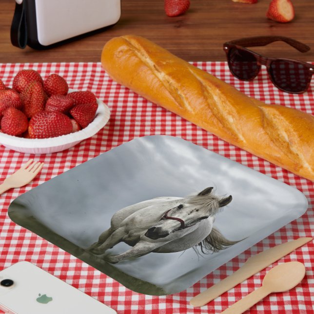 Plato De Papel Caballo Blanco Cargando Hacia Adelante (Picnic)