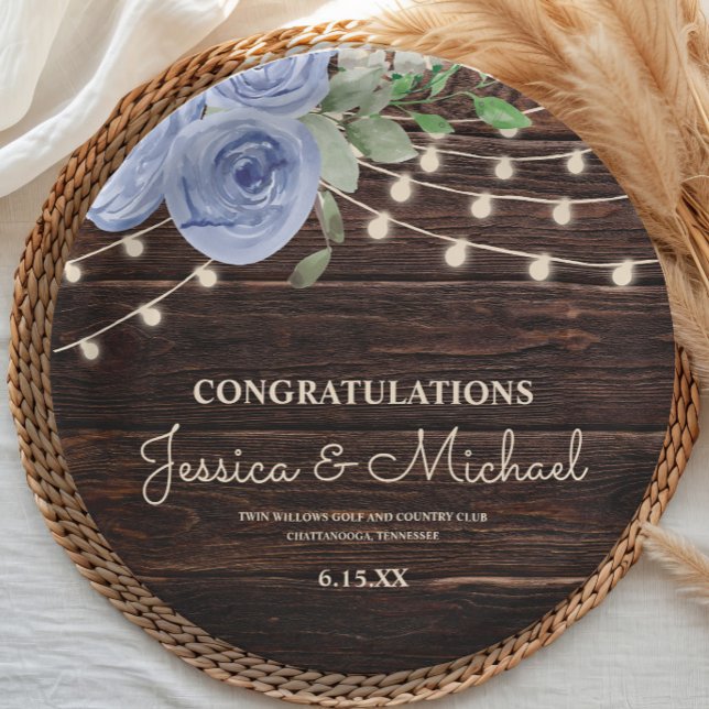 Plato De Papel Cadena De Madera Rústica Ilumina Boda Floral Azul (Rustic wood and dusty blue floral and string lights wedding reception paper plate)