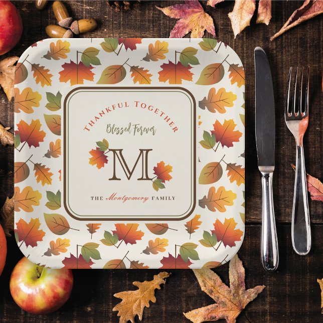 Plato De Papel Caída/Otoño Sale Familia Monograma Acción de Graci (Fall/Autumn Leaves Family Monogram Thanksgiving Paper Plates @ fat_fa_tin)
