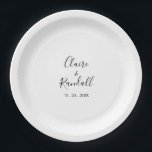 Plato De Papel Caligrafía Boda blanco y negro<br><div class="desc">Esta caligrafía de papel blanco y negro boda es perfecta para una recepción rústica de bodas. El diseño presenta una bonita fuente negra con un fondo blanco y blanco para embellecer tu evento.</div>