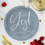 Plato De Papel Caligrafía de moda Dijo Sí Partido Compromiso<br><div class="desc">Un elegante plato de papel de la fiesta de compromiso de caligrafía. Fácil de personalizar con tus detalles. PERSONALIZACIÓN: Si necesita personalización del diseño,  póngase en contacto conmigo por chat; si necesita información sobre su pedido,  opciones de envío,  etc.,  póngase en contacto directamente con el soporte técnico de Zazzle.</div>