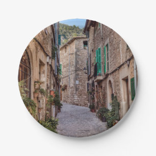 Plato De Papel Calle estrecha del pueblo de Valldemossa - Mallorc