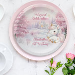 Plato De Papel Celebración mágica unicornio Fiesta de cumpleaños<br><div class="desc">Sabemos que no puedes esperar para celebrar el cumpleaños de tu pequeña y este diseño de la temporada invernal "Celebración mágica" celebra a tu pequeña con un glorioso rosa! Un lindo unicornio está adornado con su mejor color rosado y dorado en un fondo de lavanda nevado, rosa estrellado y pálido....</div>