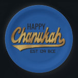 Plato De Papel Chanukah Happy Retro<br><div class="desc">Chanukah Happy Retro Paper Plates. Reemplace el texto por su propio mensaje. Usa tu estilo de fuente, color y tamaño favoritos. Se puede cambiar el color de fondo. Gracias por detenerse y ir de compras. ¡Muy apreciado! ¡Feliz Chanukah/Hanukkah! Tamaño y estilo: Placa de papel redonda de 9" Lanzamiento de un...</div>