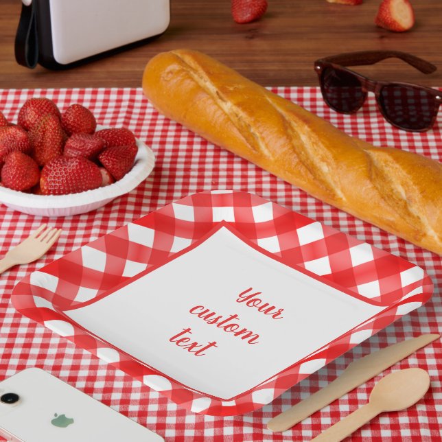 Plato De Papel cheques de gingham en blanco y rojo personalizado (Picnic)
