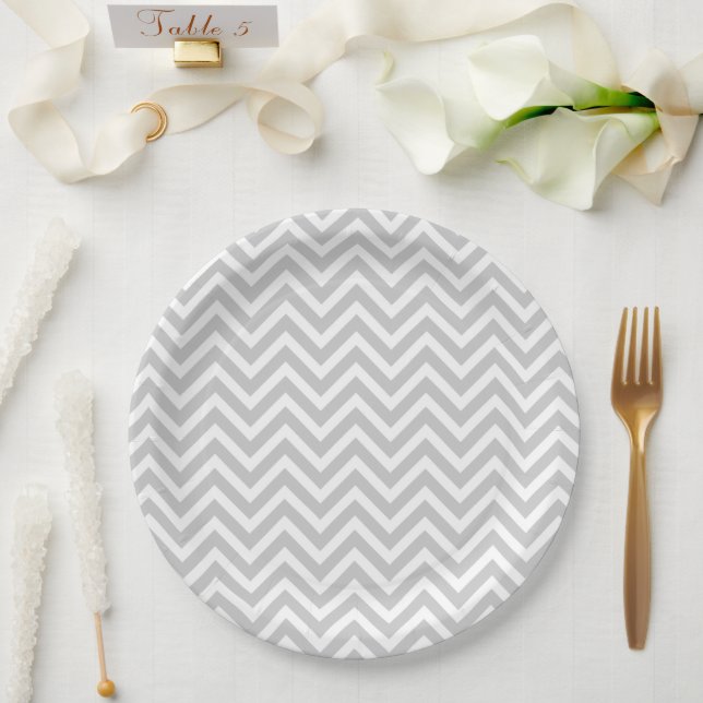 Plato De Papel Chevron gris y blanco (Boda)