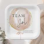 Plato De Papel Chica de equipo de revelación de género de globo r<br><div class="desc">Descubre la sorpresa: Eleva tu género y muestra la ducha de bebé con las invitaciones de globo rosa y azul y la colección de decoración. Adornadas con tipografías de guiones extravagantes y delicados flecos de oro, las encantadoras invitaciones, carteles y decoración prepararon el escenario para una celebración mágica. Dejen que...</div>