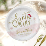 Plato De Papel Chica de Navidades de Santa Bebé Baby Shower<br><div class="desc">Caligrafía adorable con copos de nieve,  invitaciones a la ducha de bebé con temática invernal. Fácil de personalizar con tus detalles. Marque la colección para buscar elementos coincidentes como tarjetas de gabinete.</div>