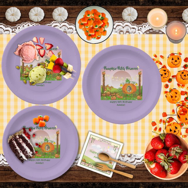 Plato De Papel Chica de Parche Girly Purple Pumpkin Cumpleaños (Pretty purple personalized "Pumpkin Patch Princess" with your photo girl's birthday party plates)