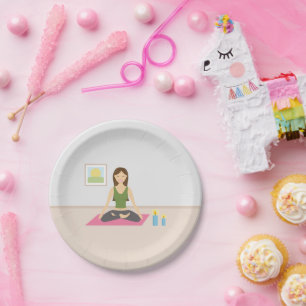 Plato De Papel Chica Linda Haciendo Yoga En Una Habitación Bonita