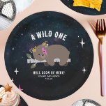 Plato De Papel Chica rosa Baby Shower con un cubo cósmico y salva<br><div class="desc">Un bebé de criaturas cósmicas presenta el tema de la ducha de un bebé en un bosque, con un ilustracion de un cachorro de oso bebé en una rama de un árbol de abedul rodeada de estrellas. El oso tiene un rayo rosado en la cara y estrellas en la cabeza....</div>