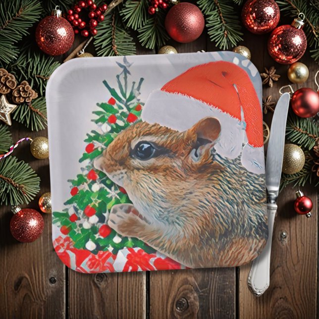 Plato De Papel Chipmunk con Navidades Gorra frente al árbol (This cute chipmunk looks like he's requesting a bite of the treats on your Christmas plate! :) )