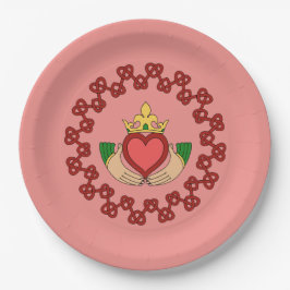 Plato De Papel Claddagh y Red Knotwork sobre rosa