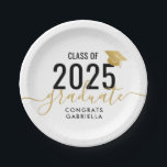 Plato De Papel Clase de Graduación de Oro Moderno y Negro de 2022<br><div class="desc">Clase de 2022 personalizado de Placas de Papel Negro y Oro Personalizado del Partido de Graduación impreso con el nombre del graduado y el año de clase con una audaz superposición de tipografía moderna y divertida y un elegante tipo de letra de guión con un acento gorra de graduación dorado,...</div>