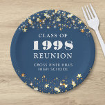 Plato De Papel Clase Reunion Blue Gold Stars Personalizado<br><div class="desc">Celebre con sus compañeros de clase en la reunión de su colegio o universidad con estas placas de papel color personalizadas y personalizados para cualquier clase graduada (el año es editable) con su año de clase y nombre de la escuela. El diseño presenta estrellas doradas y luces de cadena con...</div>