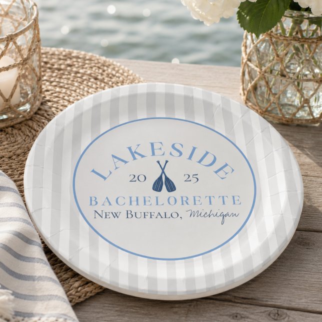 Plato De Papel Clásico Fin de Semana de Despedida de Soltera en e (Classic Lake Bachelorette Girls Weekend Paper Plates)